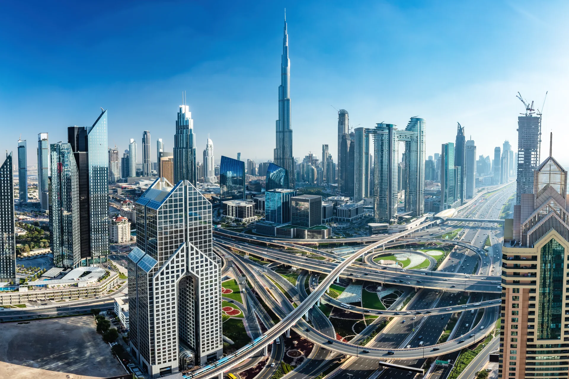 Wie Smart-Home-Technologien den Wohnkomfort in Dubais Villen steigern