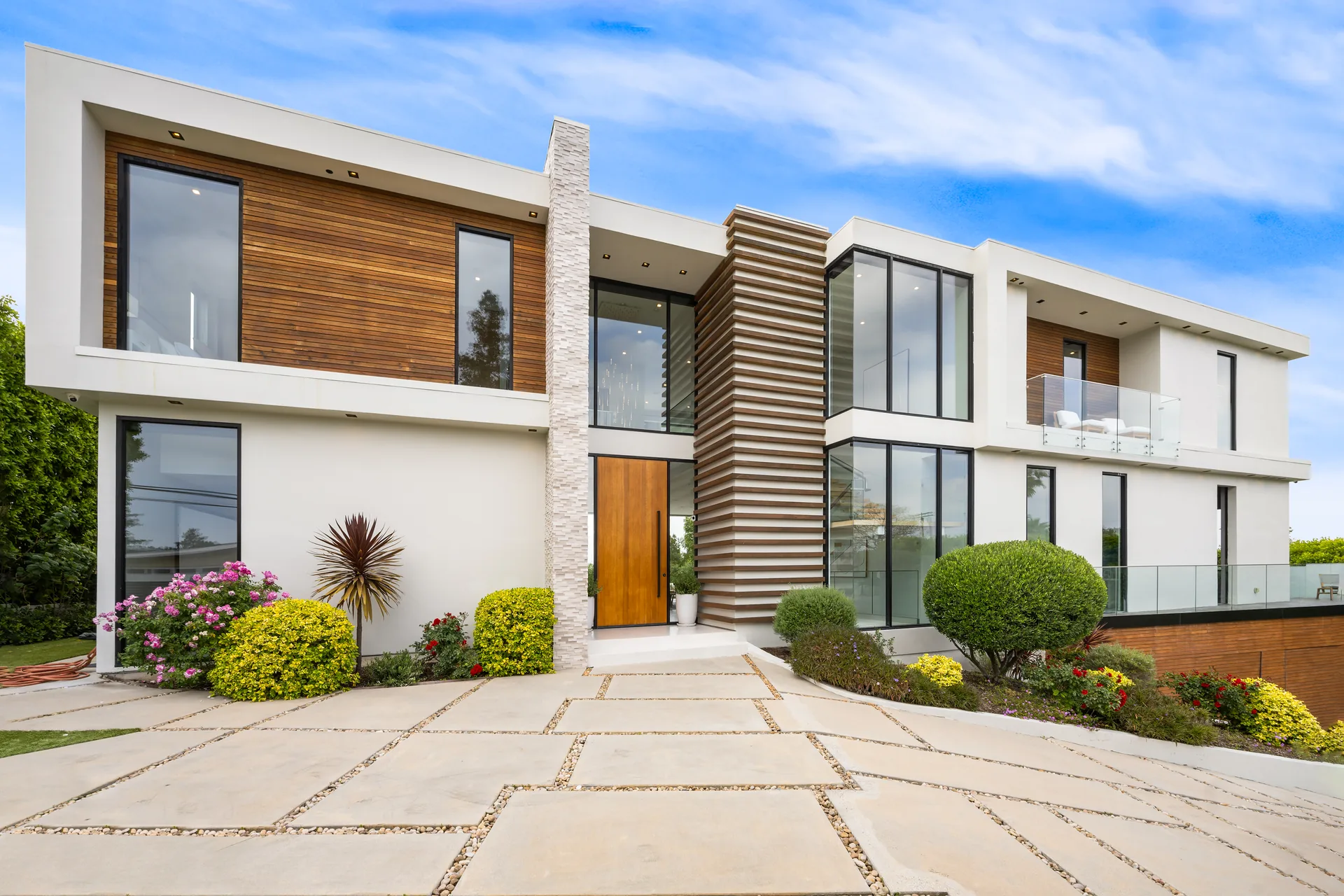 Historische vs. Moderne Immobilien: Käuferpräferenzen auf Ibiza