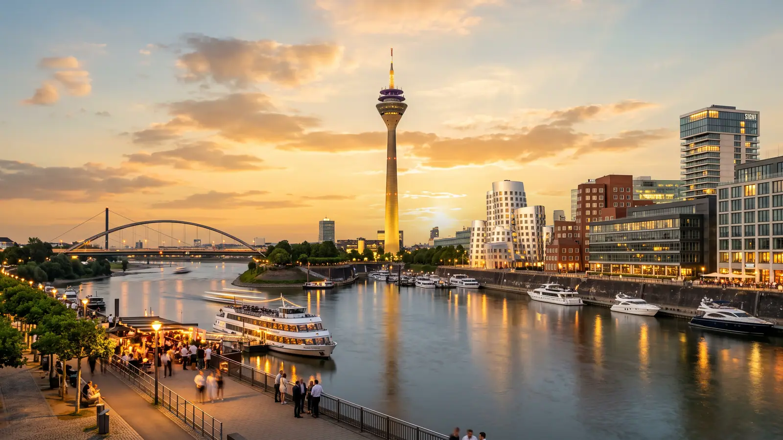 Medienhafen und Rheinturm in Düsseldorf