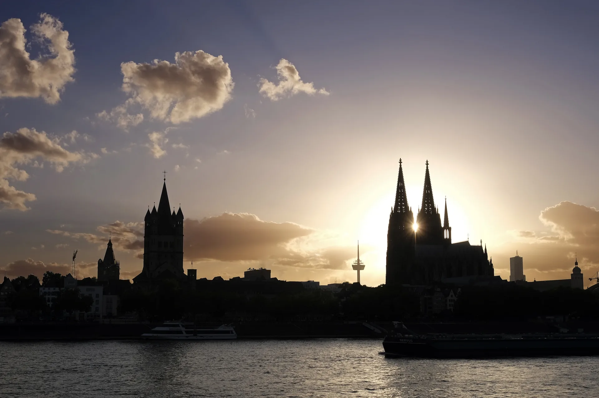 Der Einfluss des Rheins auf die Immobilienpreise in Rodenkirchen