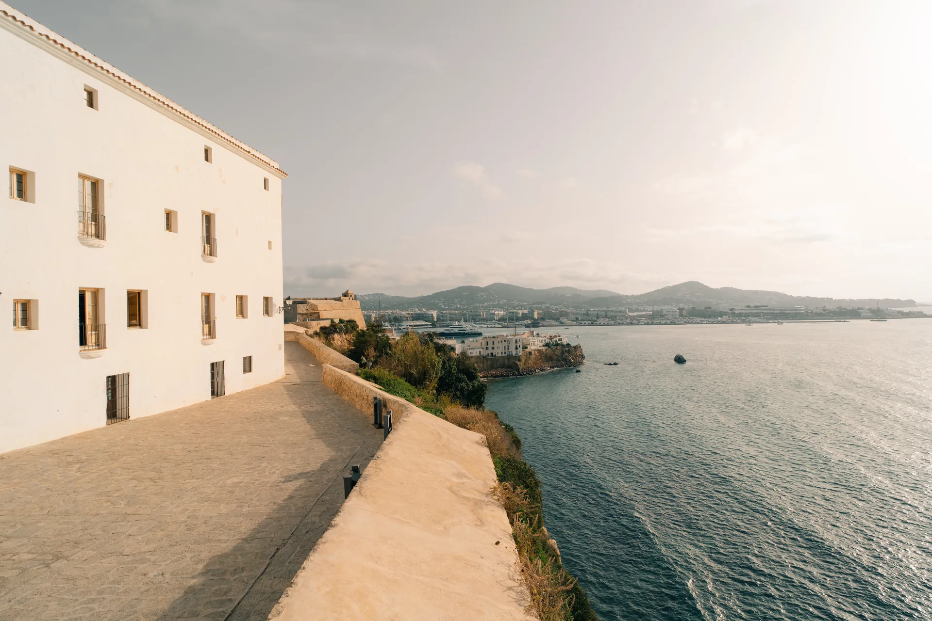Immobilien in Ibiza: Ideale Lage für Sport- und Naturliebhaber am Golfplatz