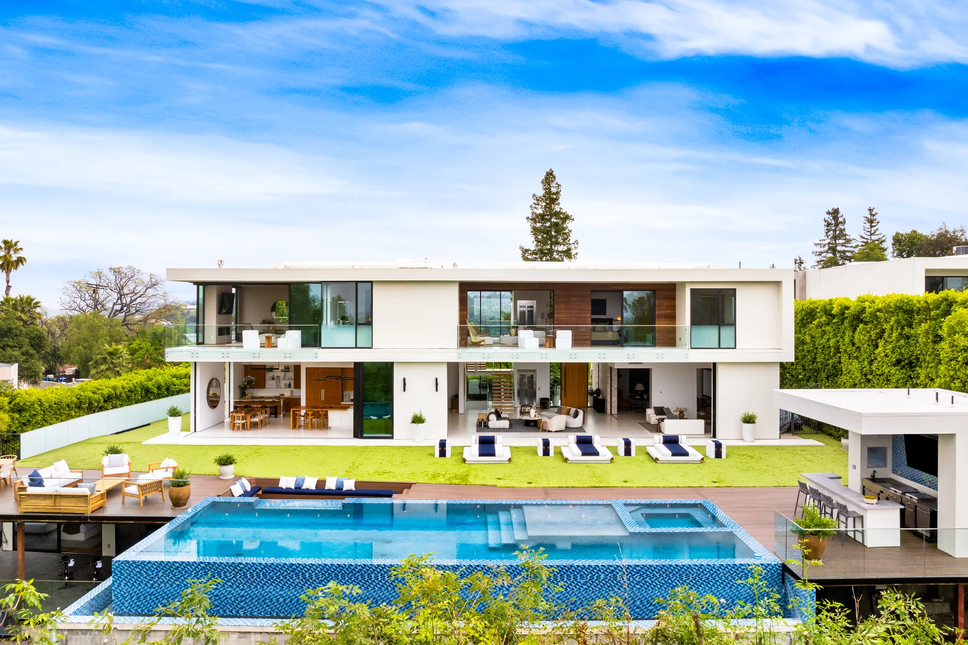 Luxuriöses Outdoor-Leben: Immobilien mit großzügigen Terrassen und Gärten auf Ibiza