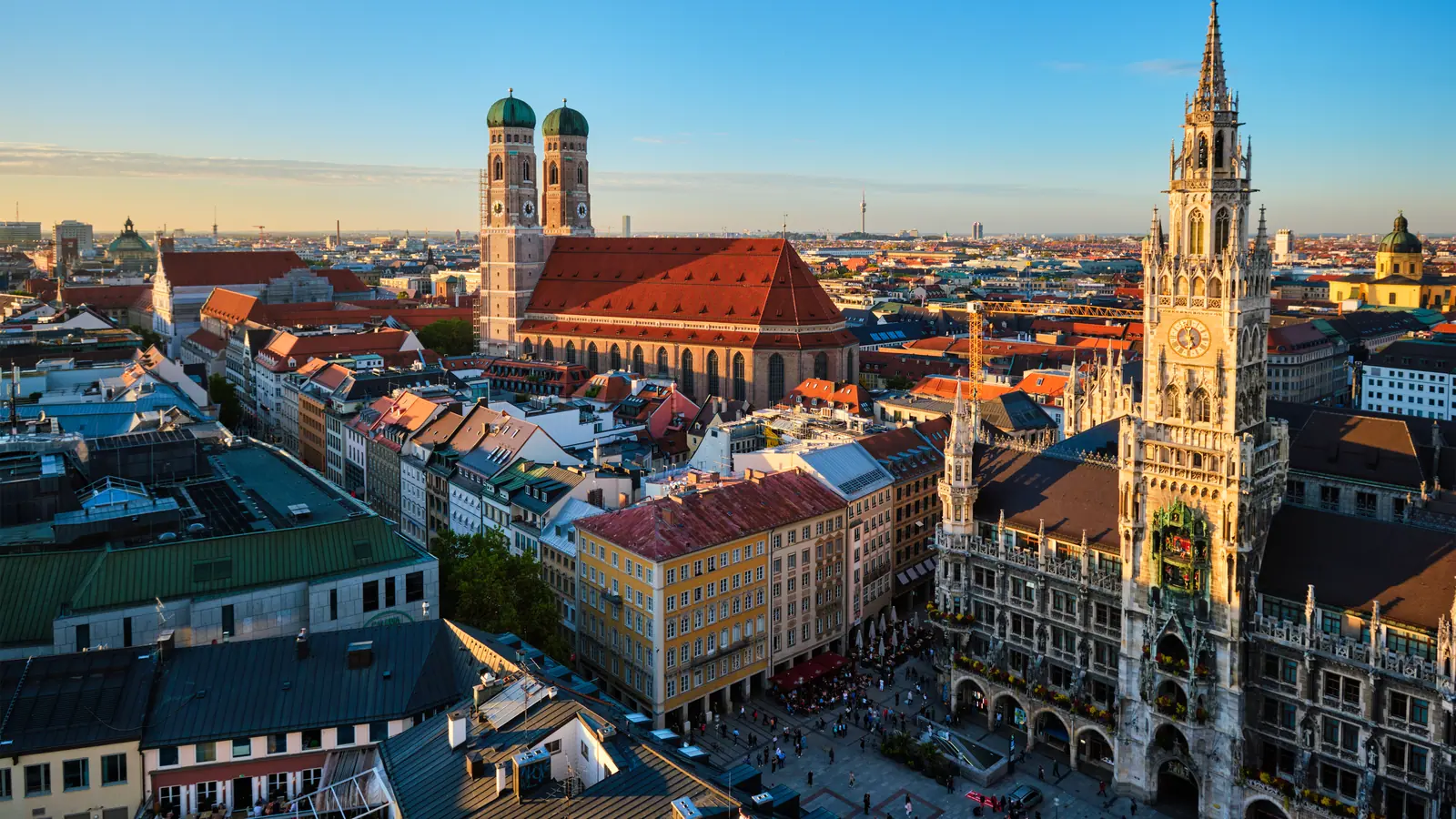 Frauenkirche und Neues Rathaus in München