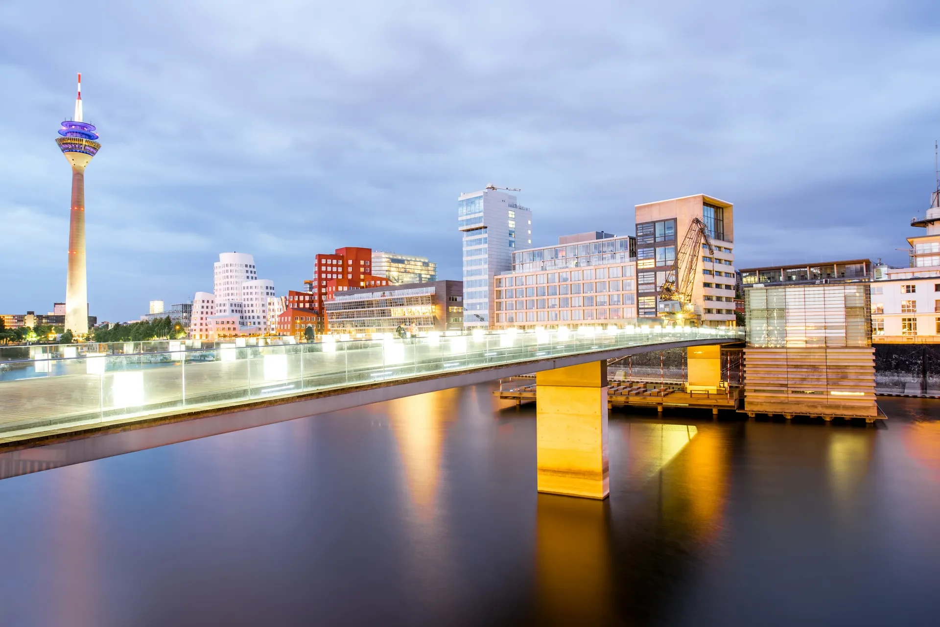 Wohn- und Arbeitswelt vereint: High-End-Lofts im Medienhafen