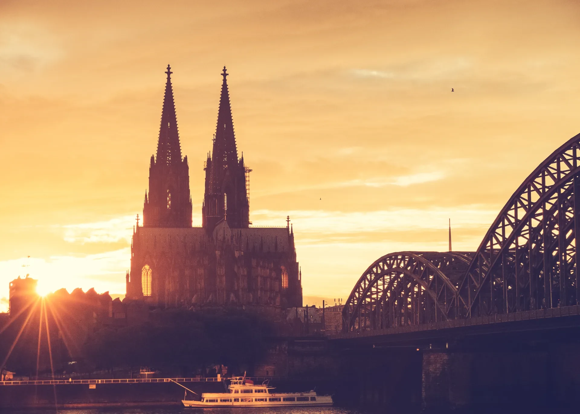 Wohnen am Rhein: Fokus auf Rodenkirchen und Marienburg